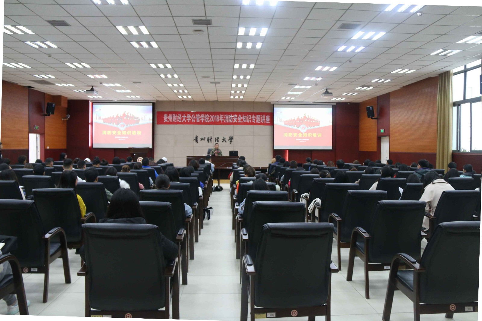 消防演练3.jpg 消防演练3.jpg
