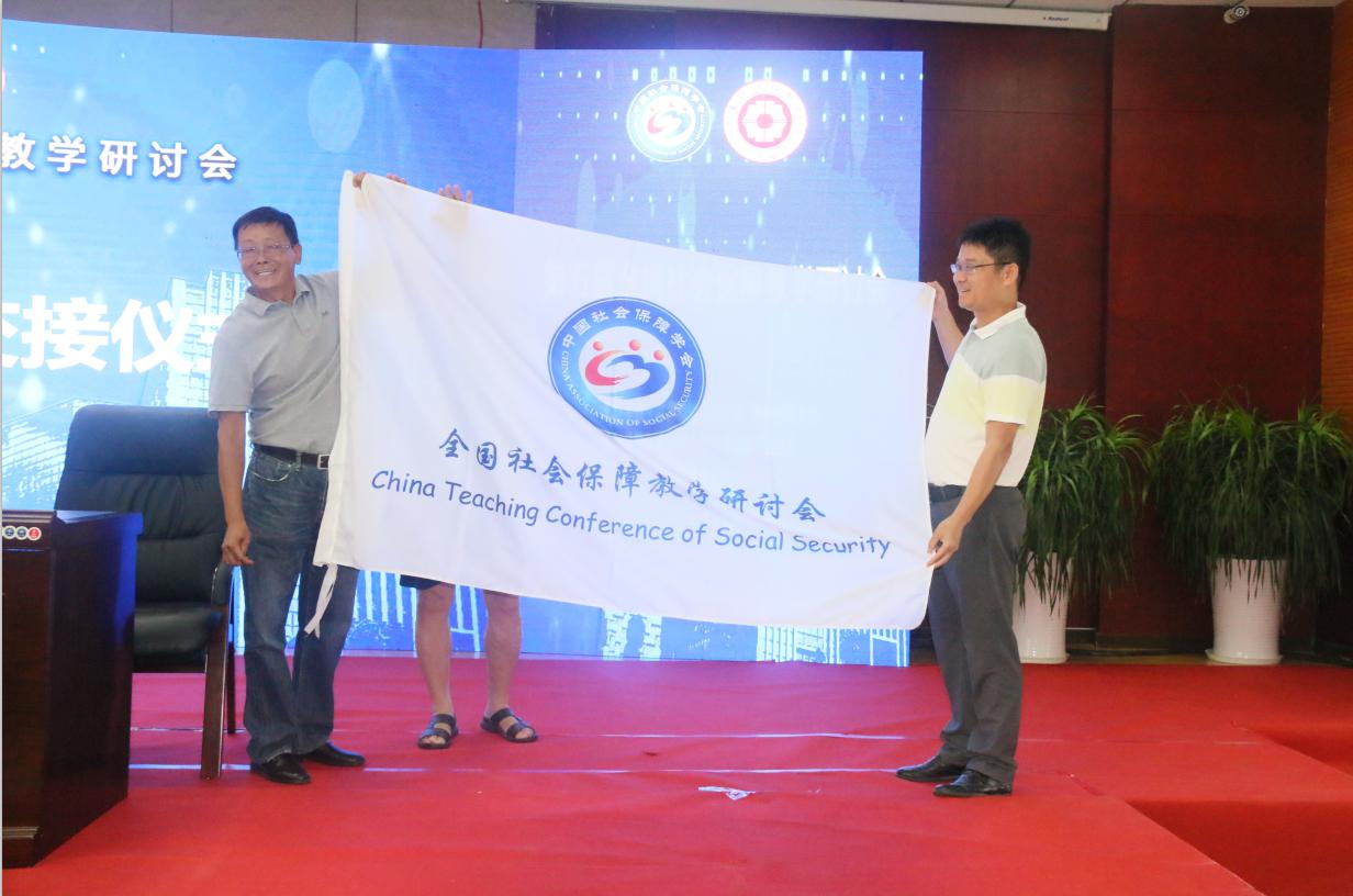 公司与广西师范大学的交接仪式.jpg 公司与广西师范大学的交接仪式.jpg